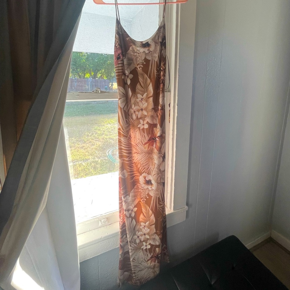 Brand NWT bodycon dress with a slit